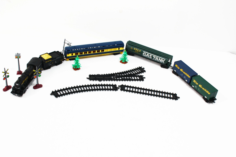 SET Elektrická vláčkodráha - Parní lokomotiva se světlem a zvukem a vagony na baterie