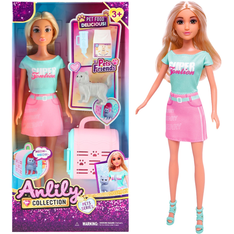 Panenka s přepravním boxem a kočkou